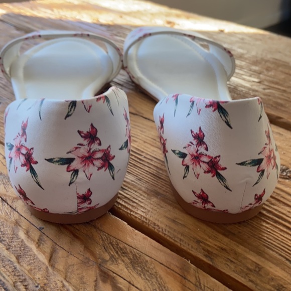 Guess sandles - Picture 3 of 4